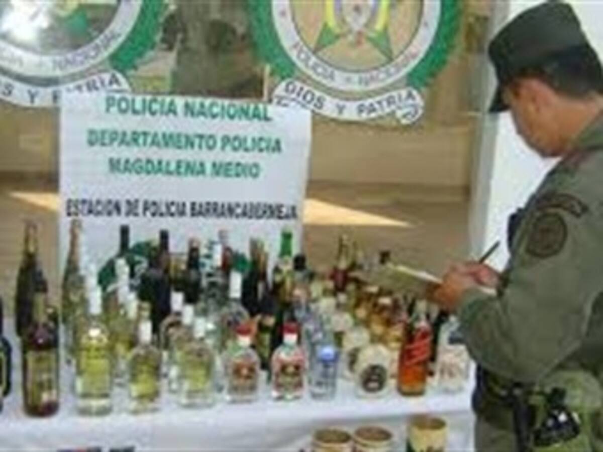 Más de 2.000 botellas de licor adulterado y contrabando en el Valle