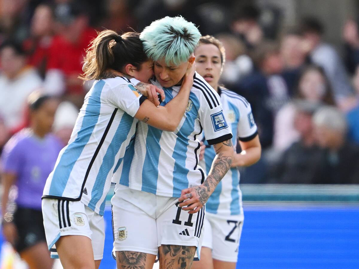 Argentina logra un punto heroico ante Sudáfrica y sigue vivo en el Mundial