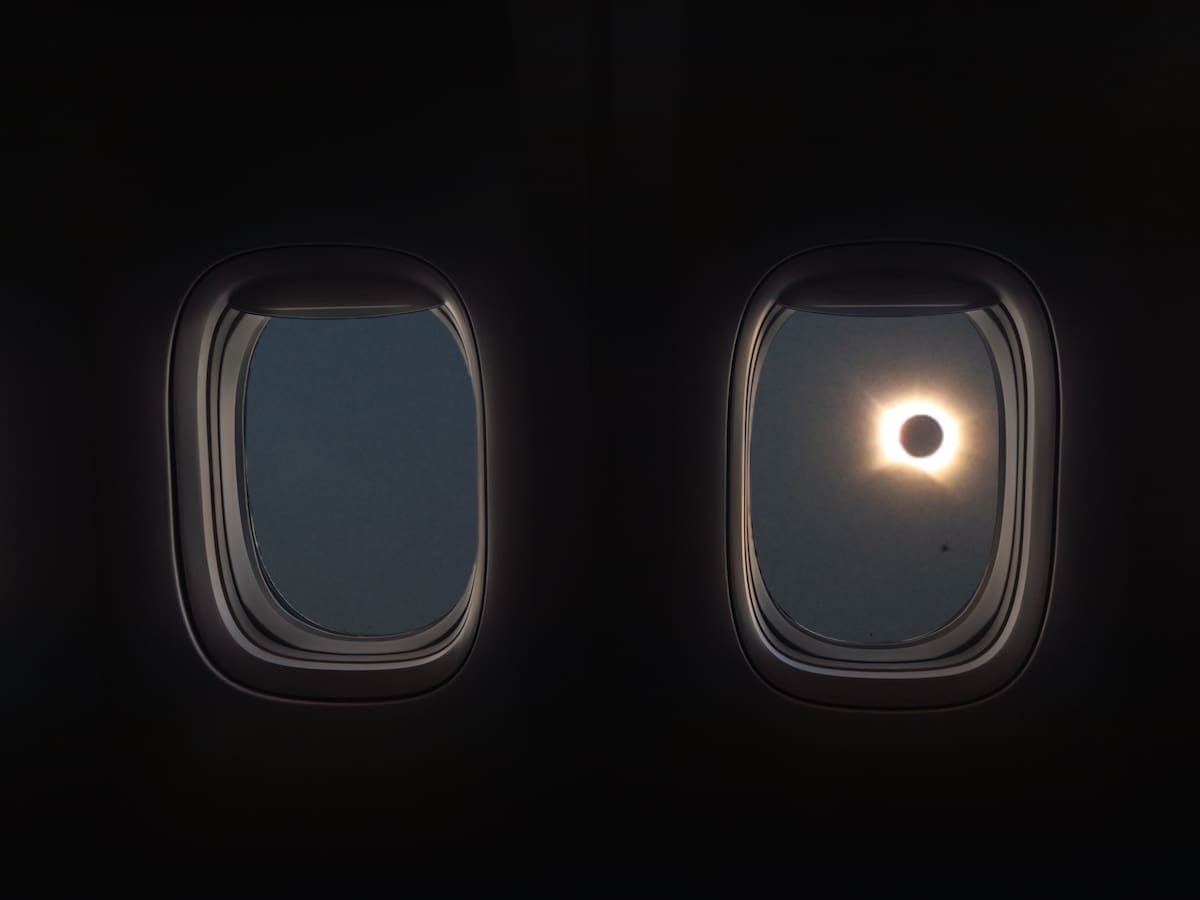 VIDEO: Momento exacto en el que pasajero de avión captó el eclipse solar total de este 12 de agosto