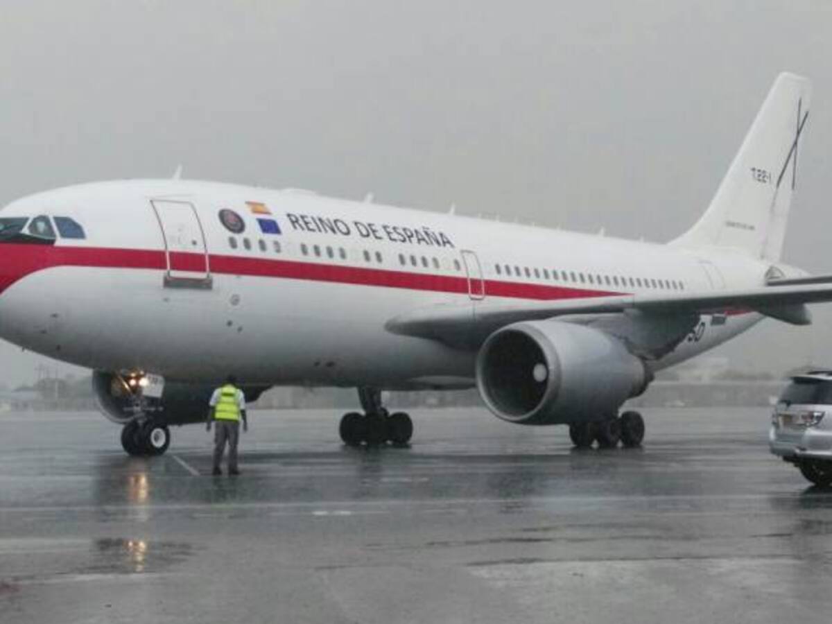En medio de la lluvia, llegó el rey Juan Carlos de España a Cartagena