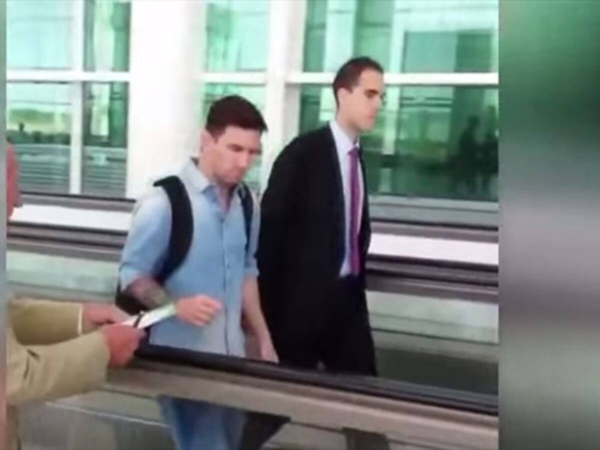Critican a Messi por negarle autógrafo a un anciano