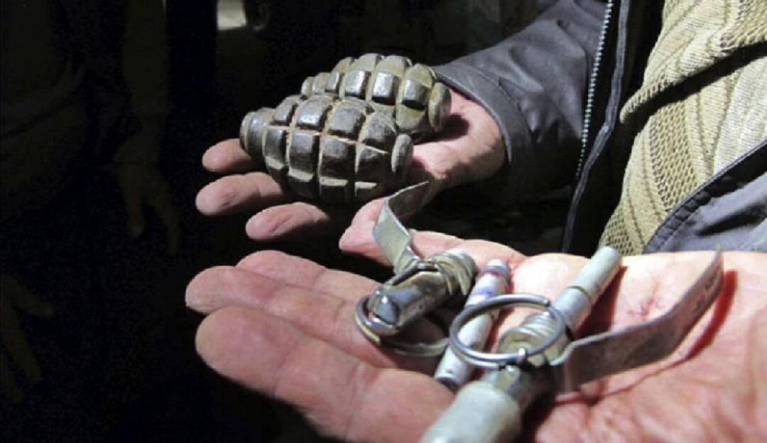 Lanzan granada estación policía La Playa