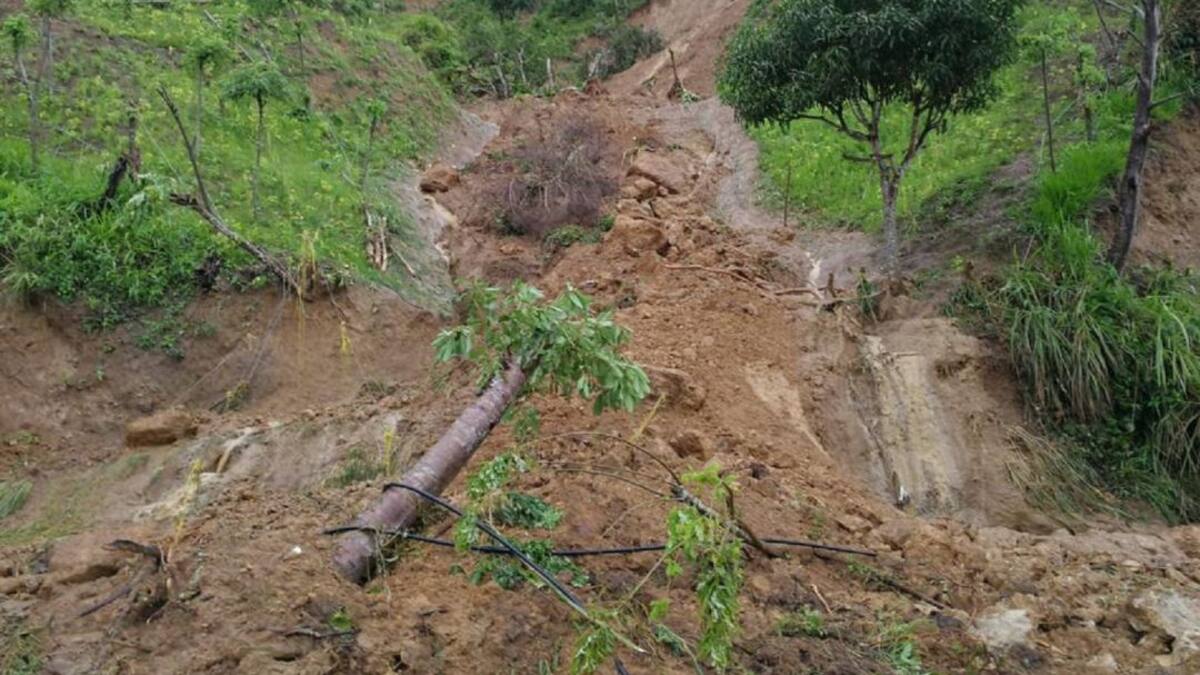 Por deslizamientos suspendieron búsqueda de minero atrapado en Socotá