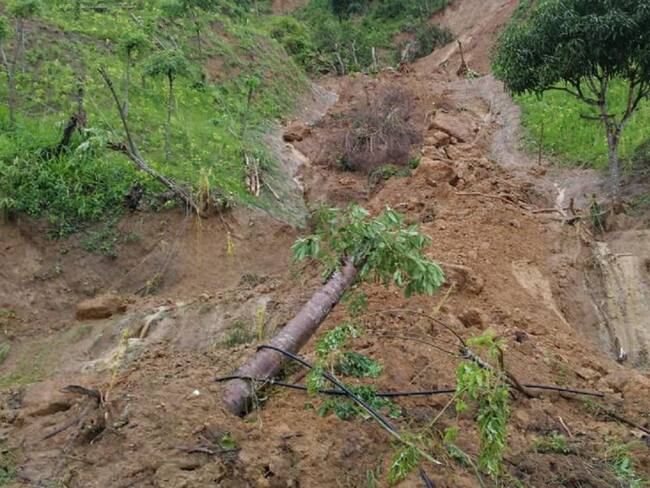 Por deslizamientos suspendieron búsqueda de minero atrapado en Socotá