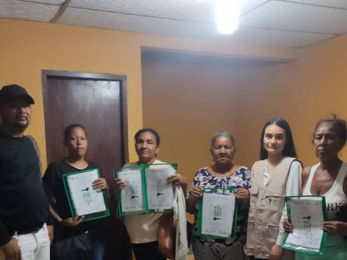 Titulan más de 63 hectáreas de baldíos a campesinos de Sucre