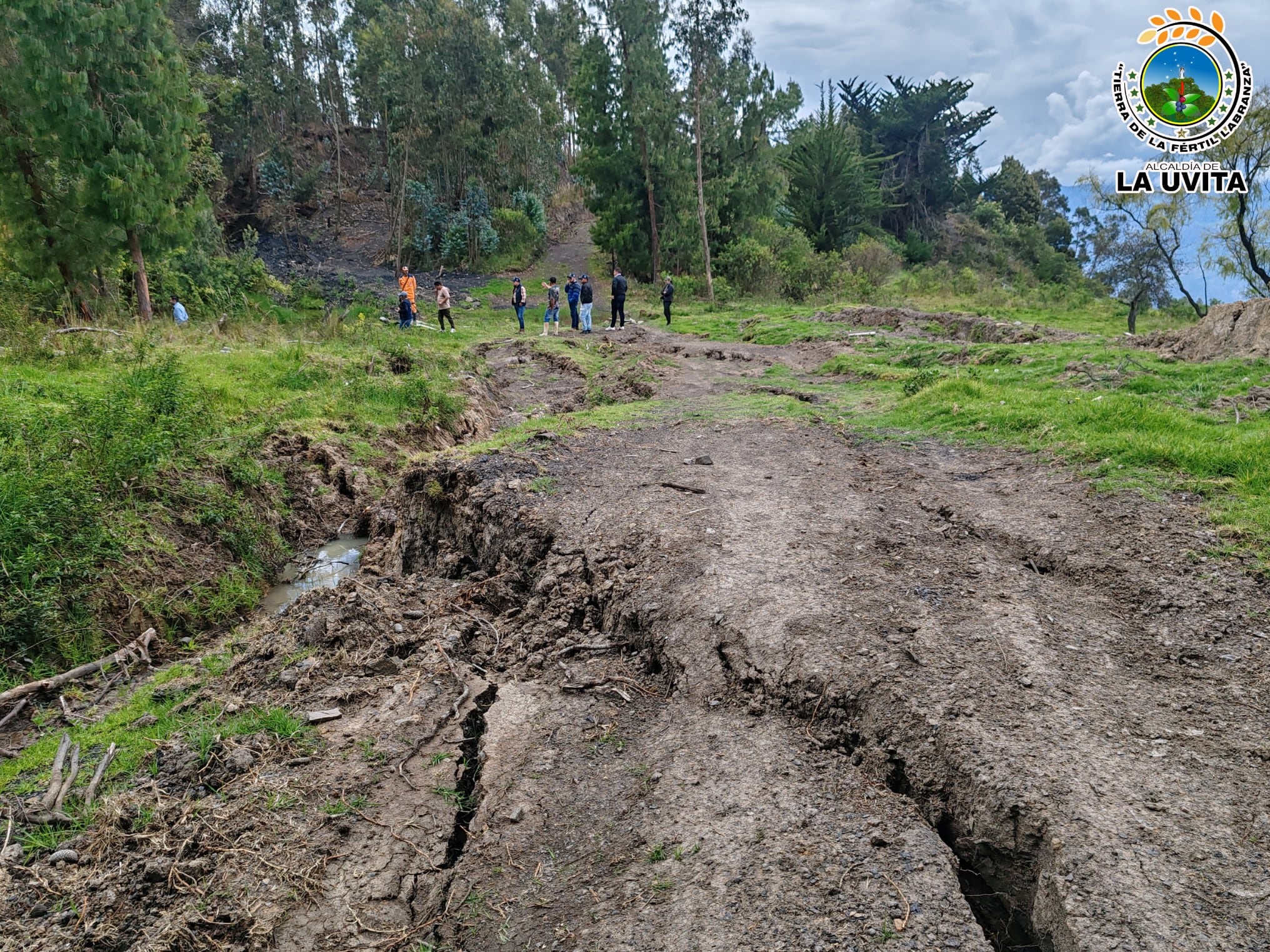 Alcaldía de La Uvita gestiona apoyo con maquinaria para realizar drenajes y mitigar el riesgo en la vereda Cusagüí.