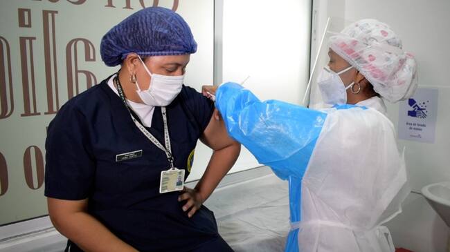 Patrullera Lesly Cueto, bacterióloga de Sanidad Policial Bolívar