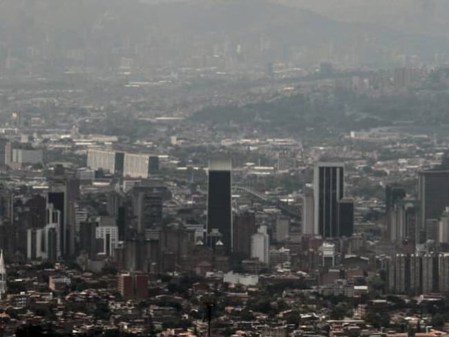 Bogotá y Medellín presentan la mayor concentración de contaminantes en aire