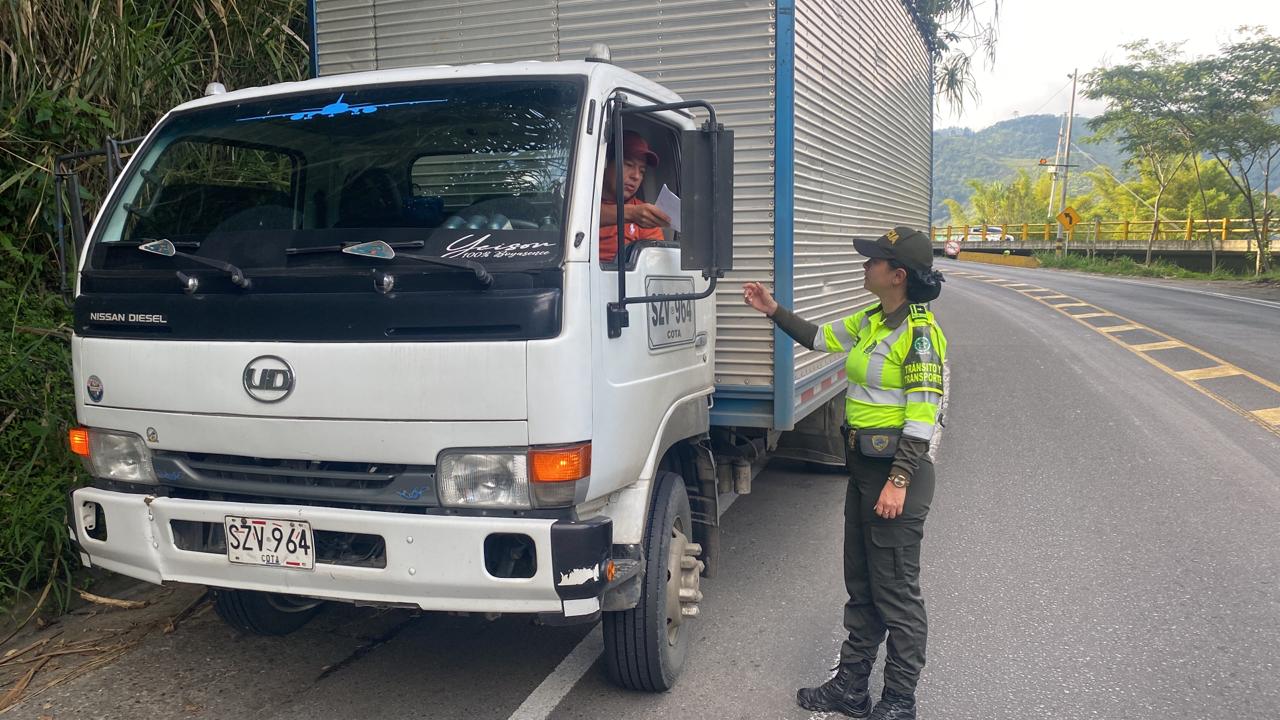 La Policía refuerza seguridad para los transportadores en el Tolima.