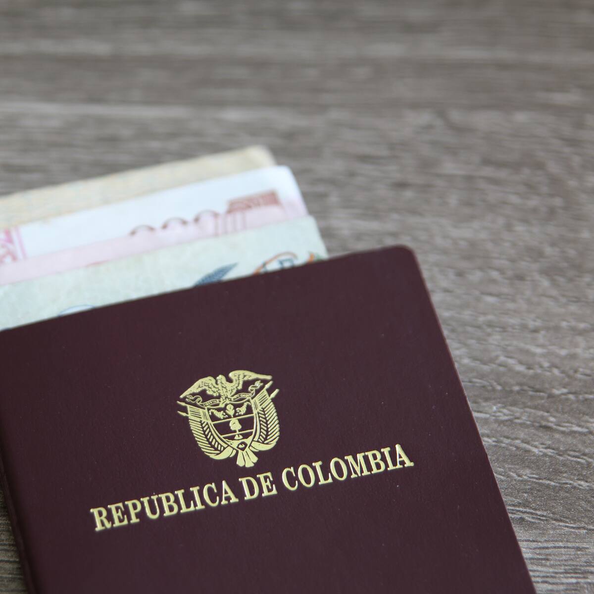 Colombiana denuncia presunta discriminación por sus apellidos en oficina de trámite de pasaporte