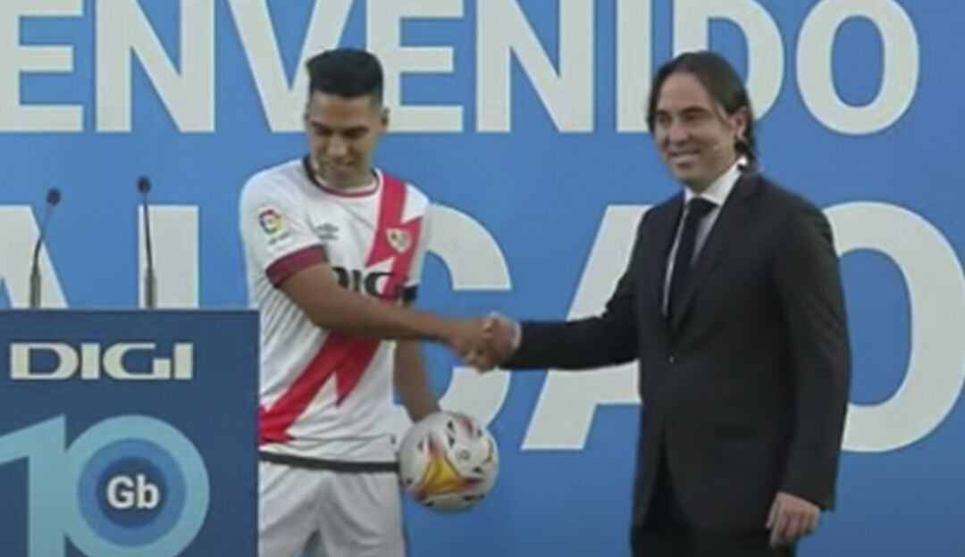 Falcao García junto a Raúl Martín Presa en la presentación con el Rayo Vallecano 2021
