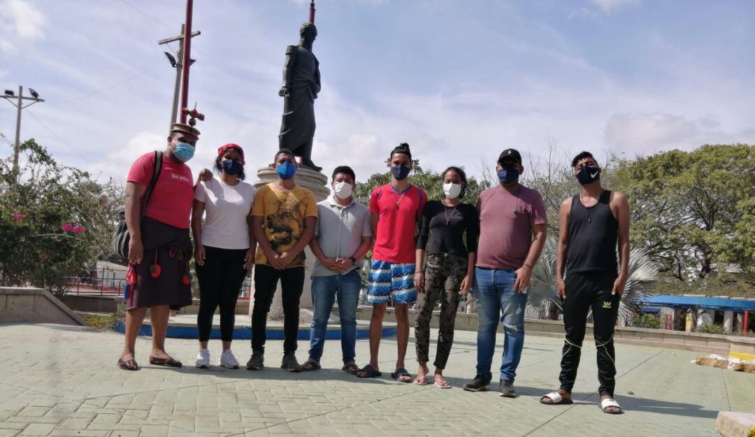 El grupo de jóvenes que adelantó la huelga de hambre.