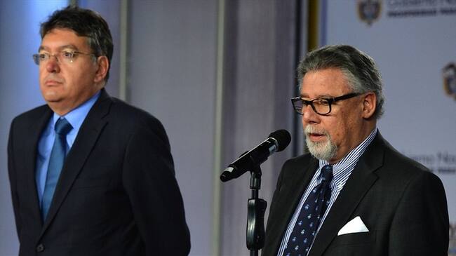 El ministro de Hacienda, Mauricio Cárdenas y el presidente de la Sociedad de Agricultores de Colombia (SAC), Rafael Mejía López. Foto: Colprensa
