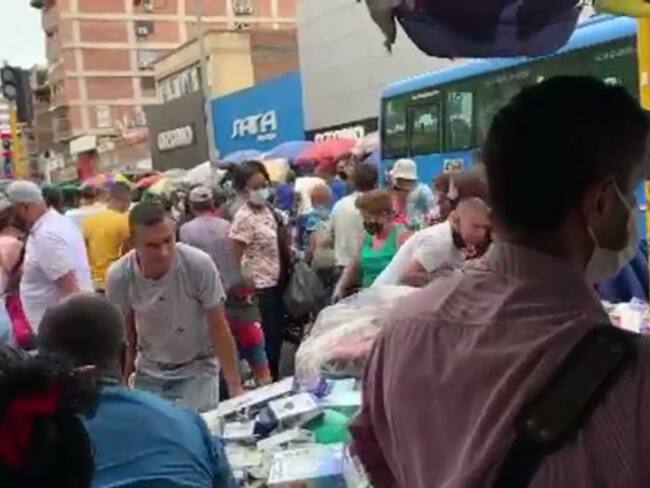 Imágenes de la aglomeración en el centro de Cali