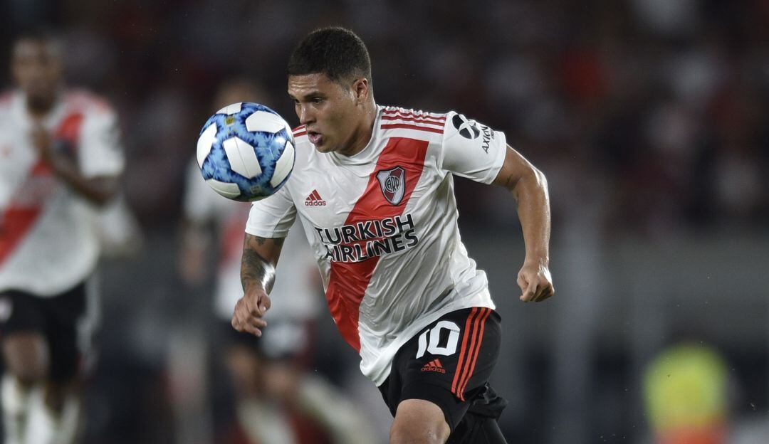 Quintero durante un partido con River Plate por la Superliga argentina
