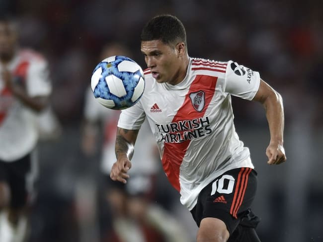 Quintero durante un partido con River Plate por la Superliga argentina