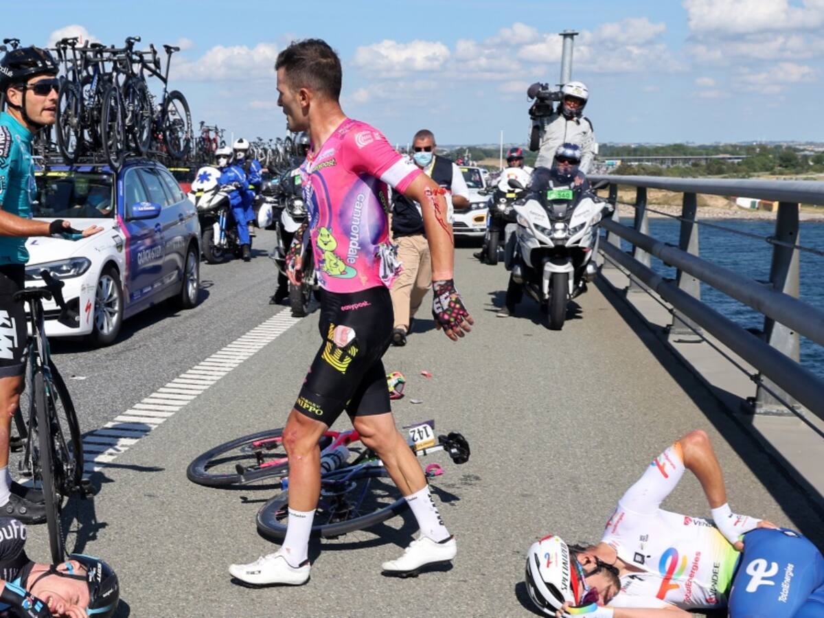 Rigoberto Urán da un parte de tranquilidad tras sus dos caídas en el Tour