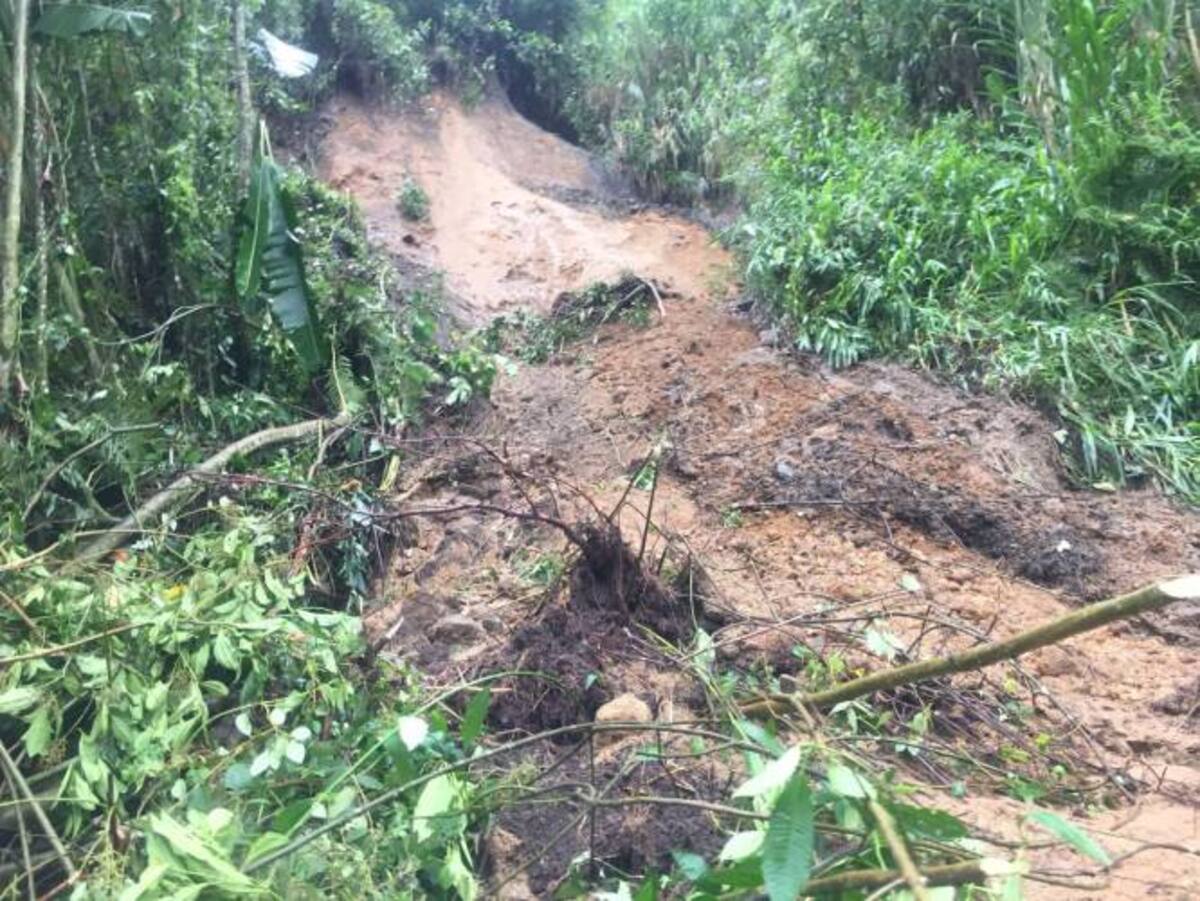 Deslizamiento de tierra en el sector de Las Peñas vía a La Florida