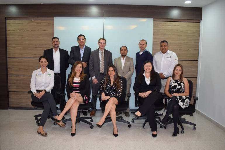 Jean Xavier Escot, coordinador principal componentes microcrédito y crédito agropecuario en las cooperativas; Orlando Rafael Ávila Ruiz, presidente ejecutivo Financiera Comultrasan; François Dionne, director de proyecto; Jaime Chávez Suárez, presidente corporativo Financiera Comultrasan; Álvaro Linares Hormiga, gerente de crédito y cartera Financiera Comultrasan; Dariel Díaz, Asesor PASAC; Paula Alejandra González, representante finagro; Luz Mary Blanco, vicepresidenta comercial; Socorro Neira, vicepresidenta de Riesgo crédito y Cartera Financiera Comultrasan; Daisy Janira Plata, gerente de mercadeo y desarrollo comercial y Tatiana Bejarano, profesional de Financiación y aportes.