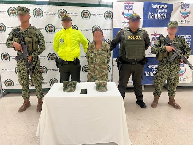 Capturan en Cartagena a mujer extorsionista de 19 años, lucía prenda de fuerzas militares