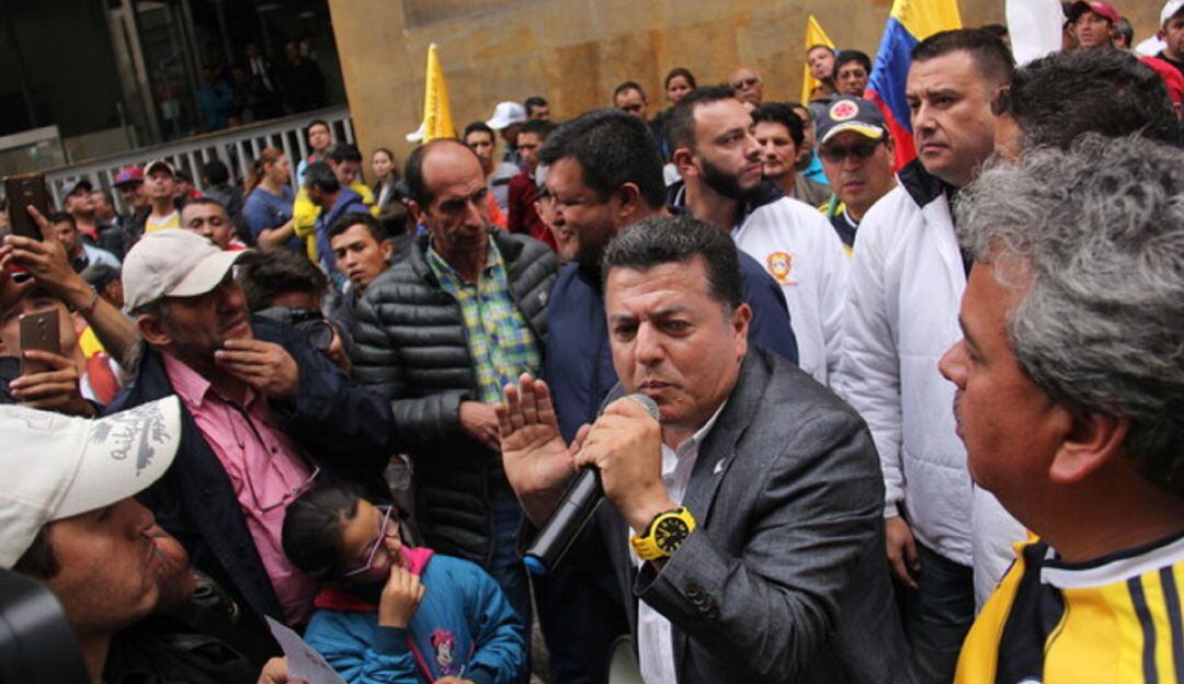 ¡Otra vez! Denuncian que Hugo Ospina estaría haciendo retenes