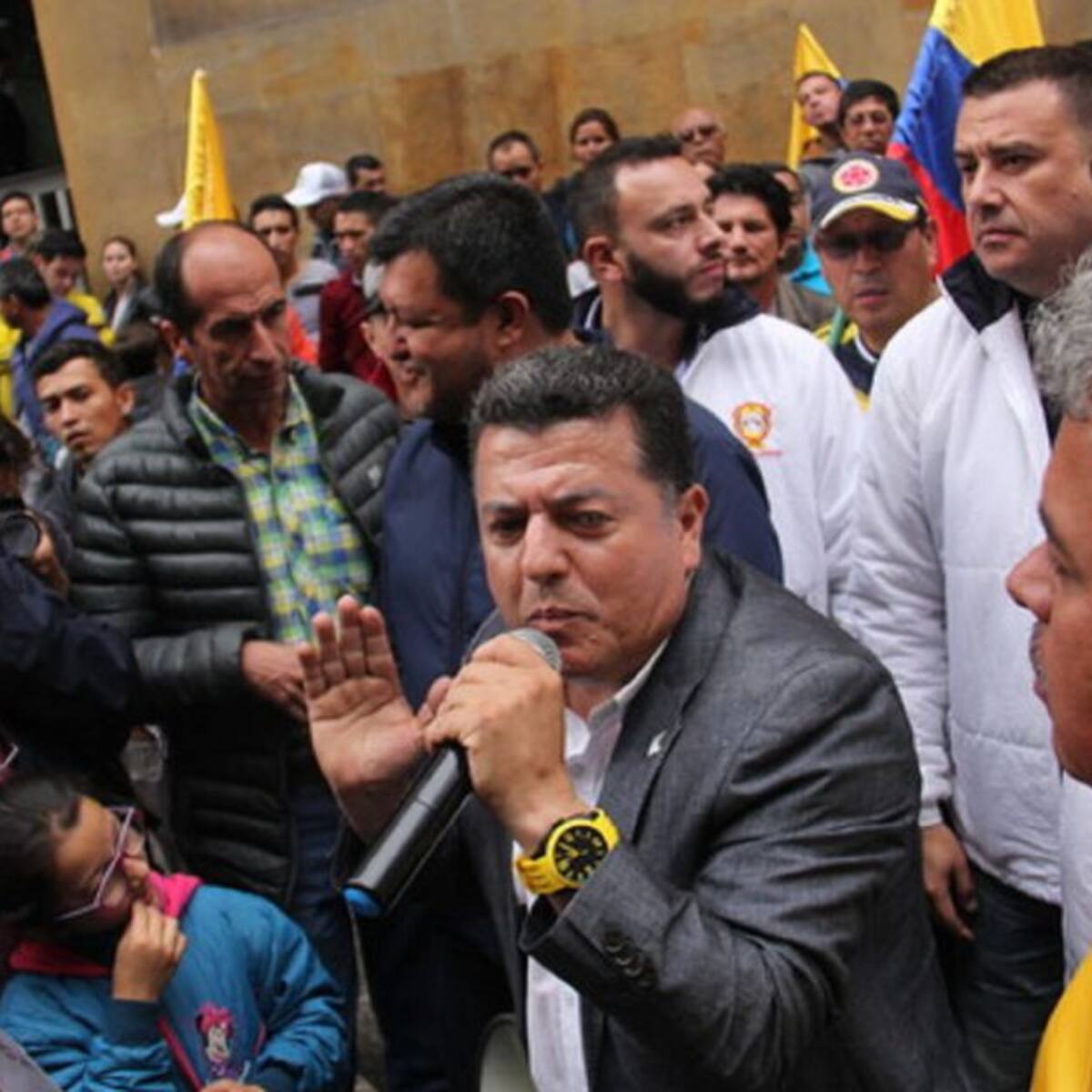 ¡Otra vez! Denuncian que el candidato Hugo Ospina estaría haciendo retenes