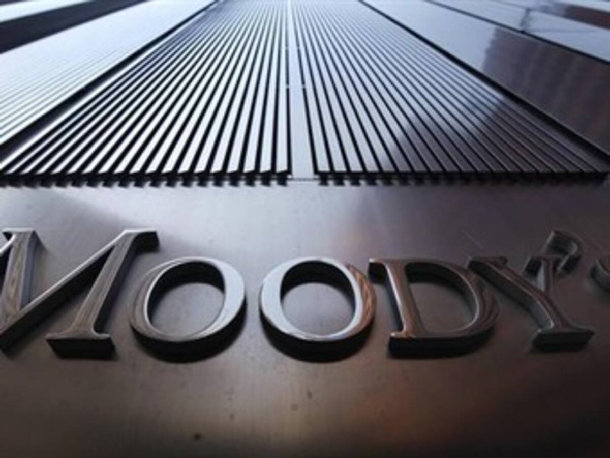 Moody's rebaja en tres escalones la calificación de España