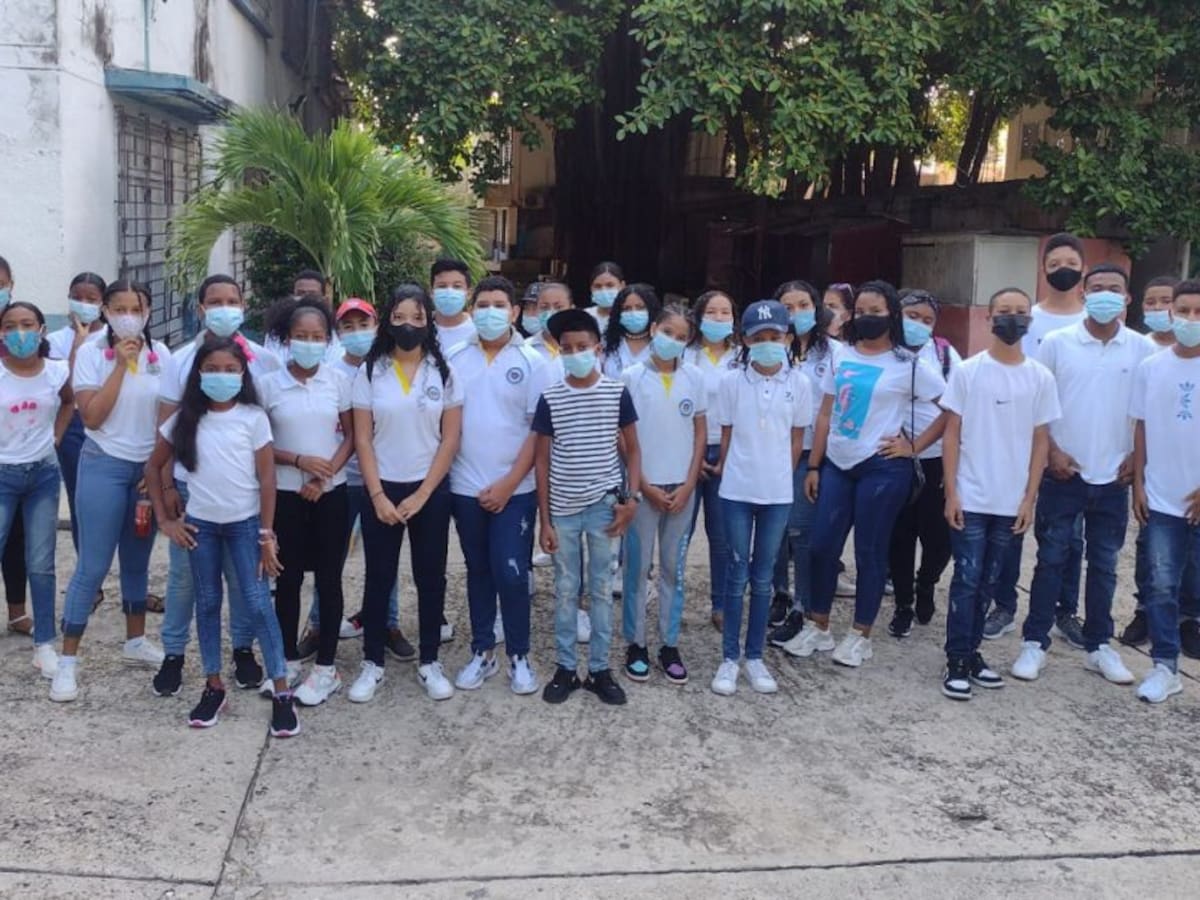 Estudiantes de la I.E. Santa María pidieron inversión del distrito