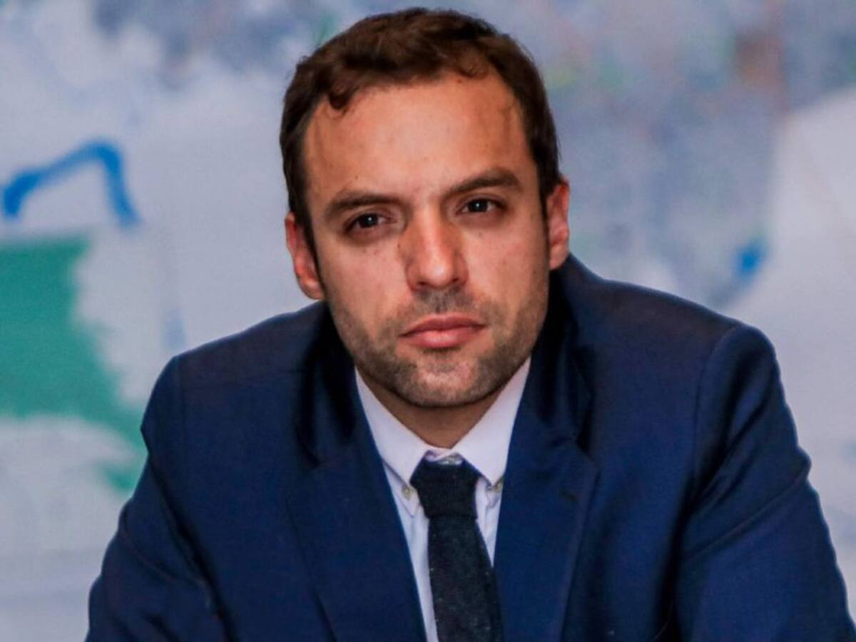 Denuncian extorsiones a funcionarios del Distrito para conservar sus cargos