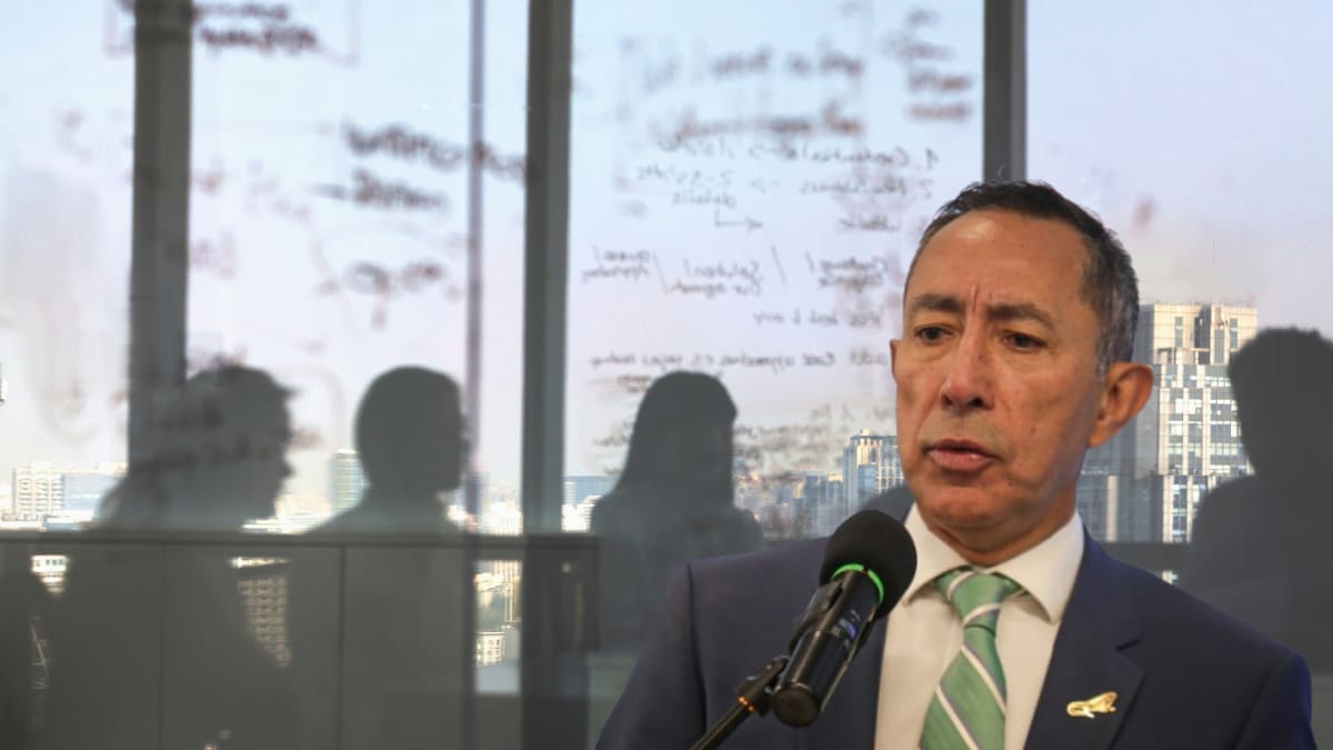 Definirán posible licencia a Ricardo Roa para enfrentar investigación por apartamento en Bogotá