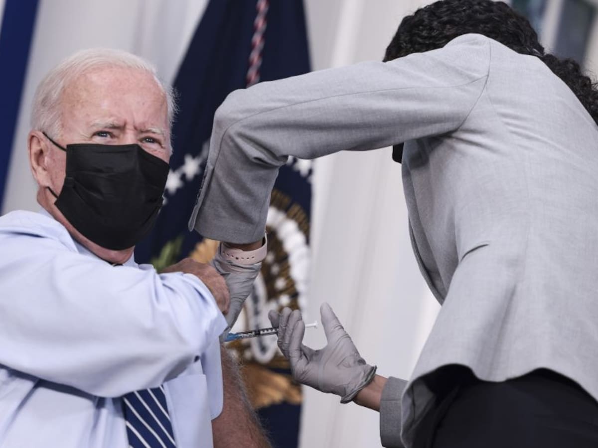 Presidente Joe Biden recibió la tercera dosis de la vacuna contra COVID-19