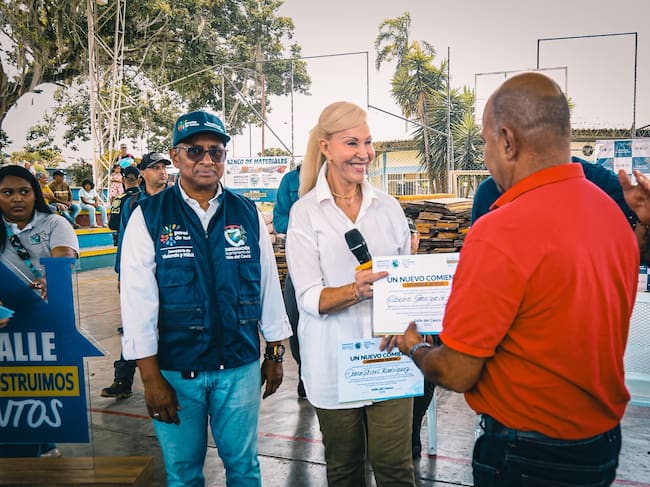 Don Albeiro perdió su casa por el terremoto y recibirá vivienda nueva junto a familias de Ulloa