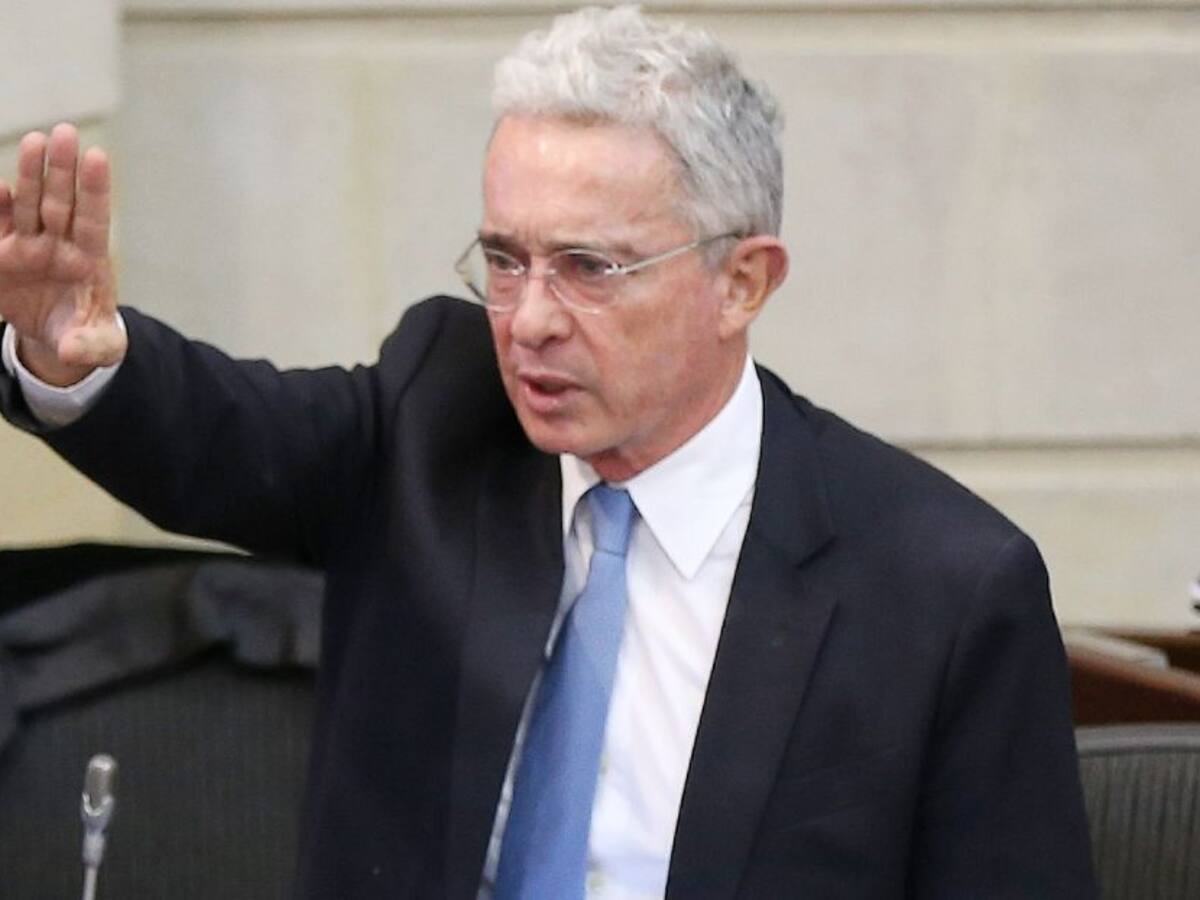 “El trabajador tendrá más tiempo para la familia”: Álvaro Uribe