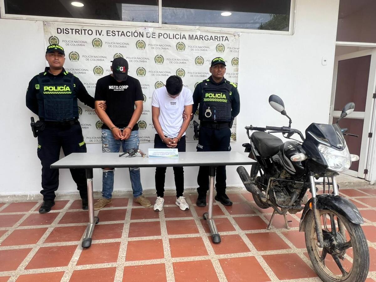 Capturados en Bolívar dos hombres con un arma de fuego cuanto intentaron evadir a la policía