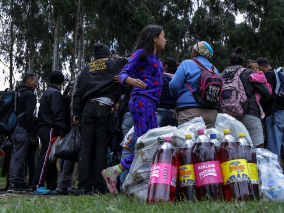 Dos venezolanos resultaron heridos por pelear por una hamburguesa en Bogotá