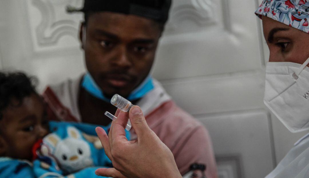 Investigación permitió identificar eficacia de las vacunas contra la COVID-19