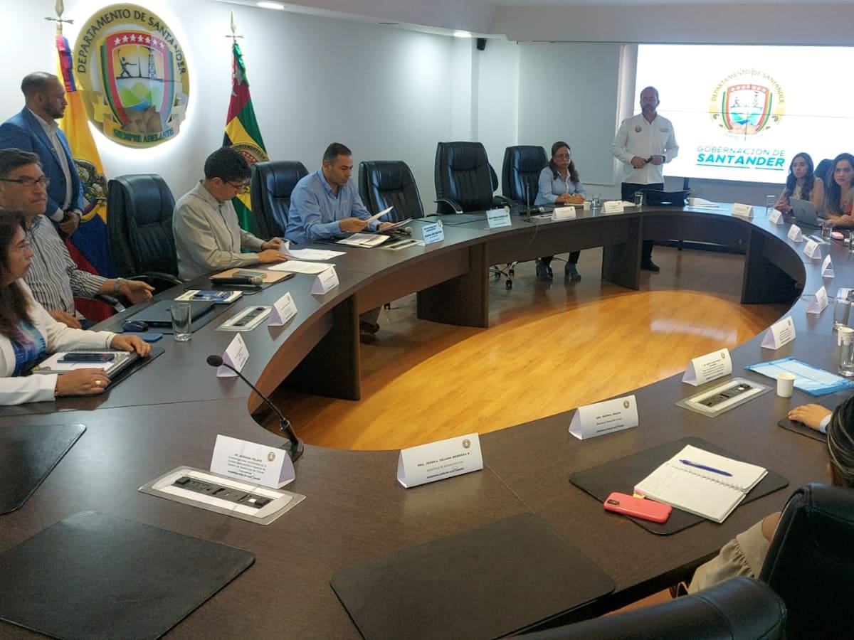 Firman pacto para agilizar restitución de tierras a 300 mil víctimas en Santander