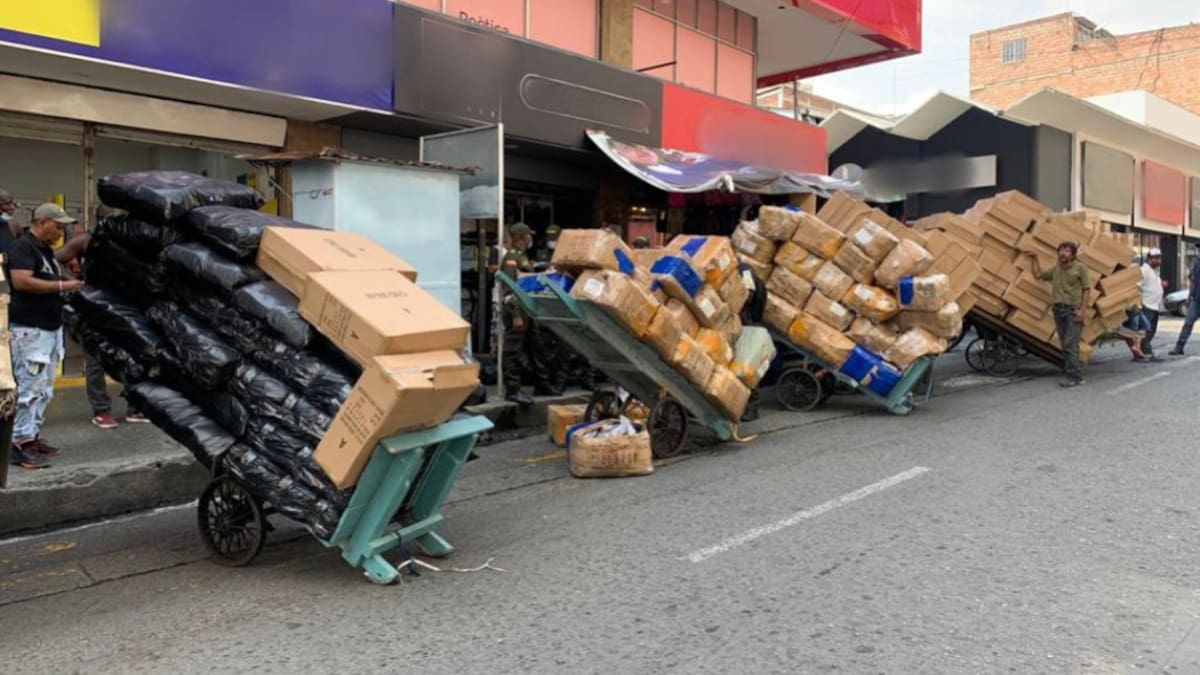 Cae millonario cargamento de zapatos de contrabando en Cali