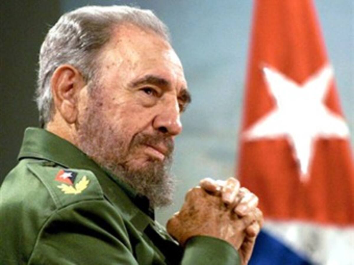 Fidel Castro ironiza sobre la guayabera que lucirá Obama en Cartagena
