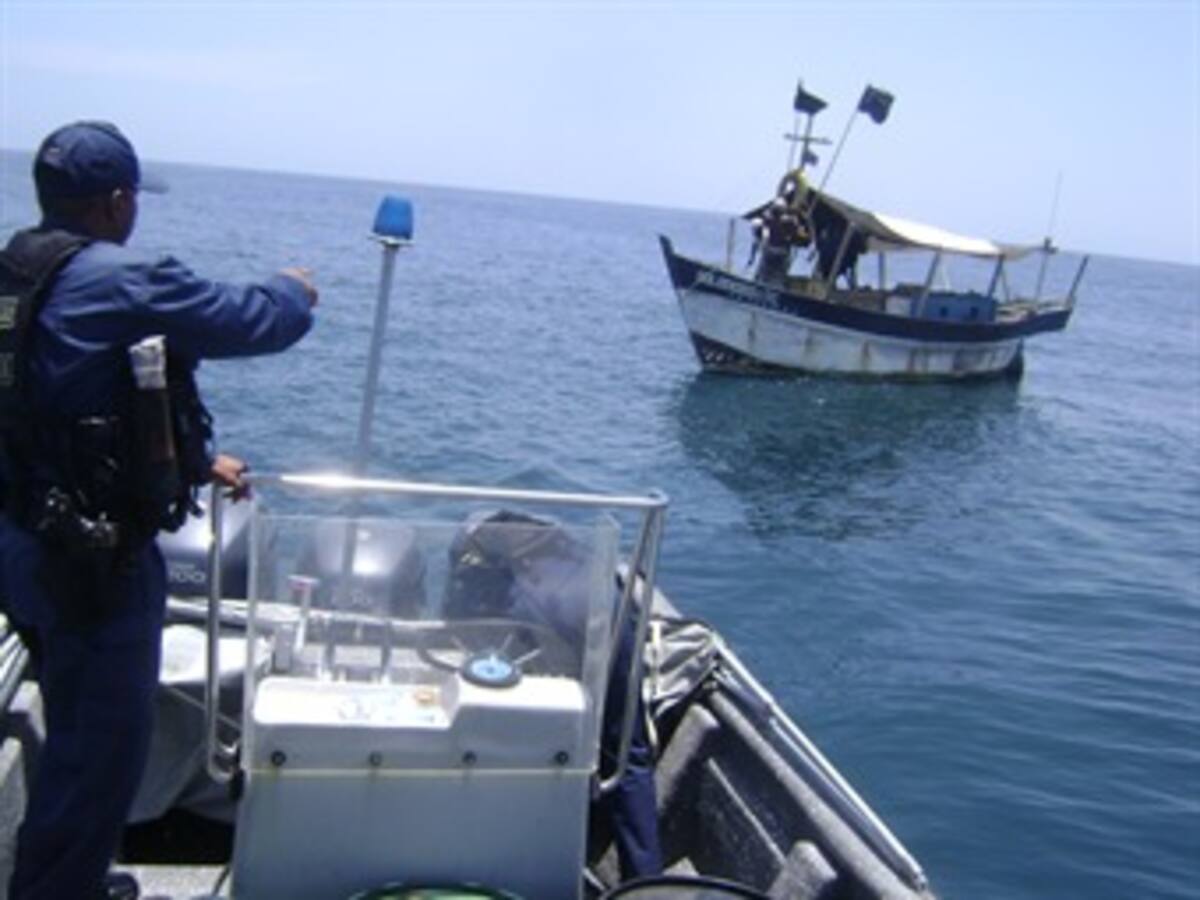 Armada rescató a cuatro pescadores cerca de Cartagena