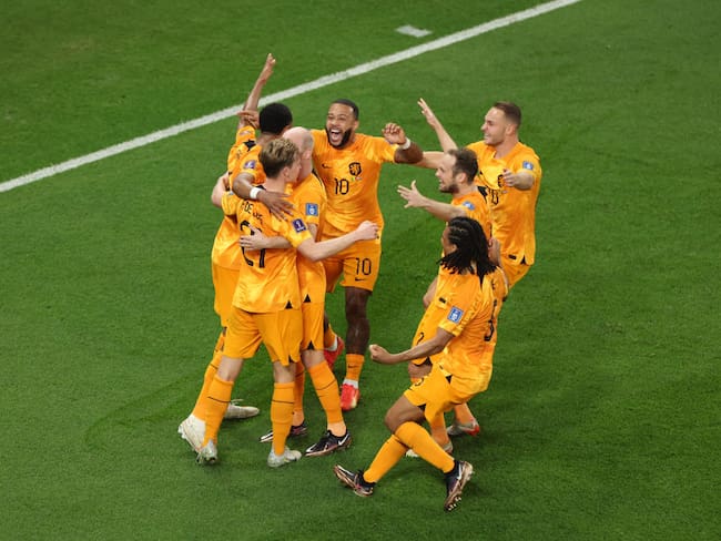 DOHA, QATAR - NOVEMBER 21: Cody Gakpo of Netherlands celebrates with teammates after scoring their team&#039;s first goal during the FIFA World Cup Qatar 2022 Group A match between Senegal and Netherlands at Al Thumama Stadium on November 21, 2022 in Doha, Qatar. (Photo by Francois Nel/Getty Images)