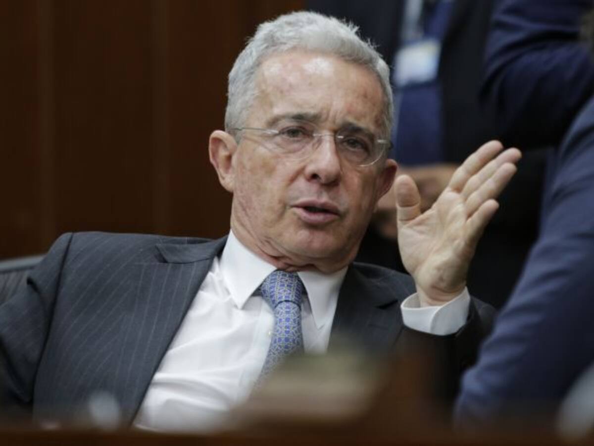Uribe utilizó frase de Santos sobre guerrilleros en el congreso