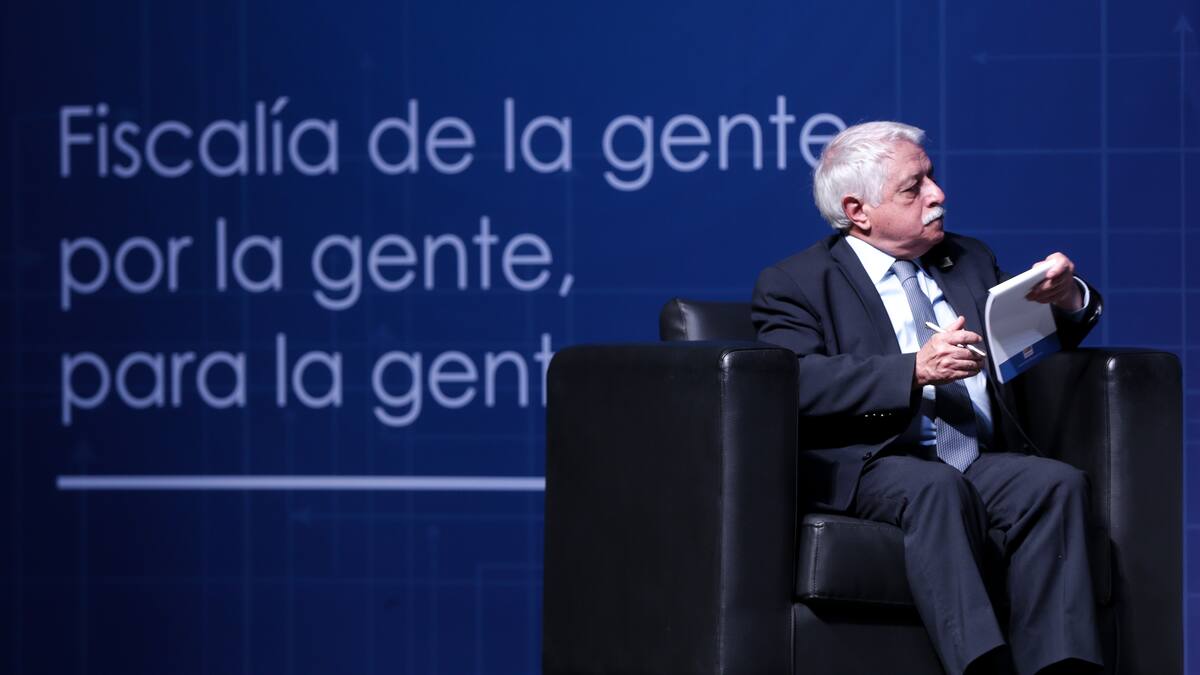 “Es indebido”: Alfonso Valdivieso, exfiscal, sobre declaraciones de Petro a Barbosa
