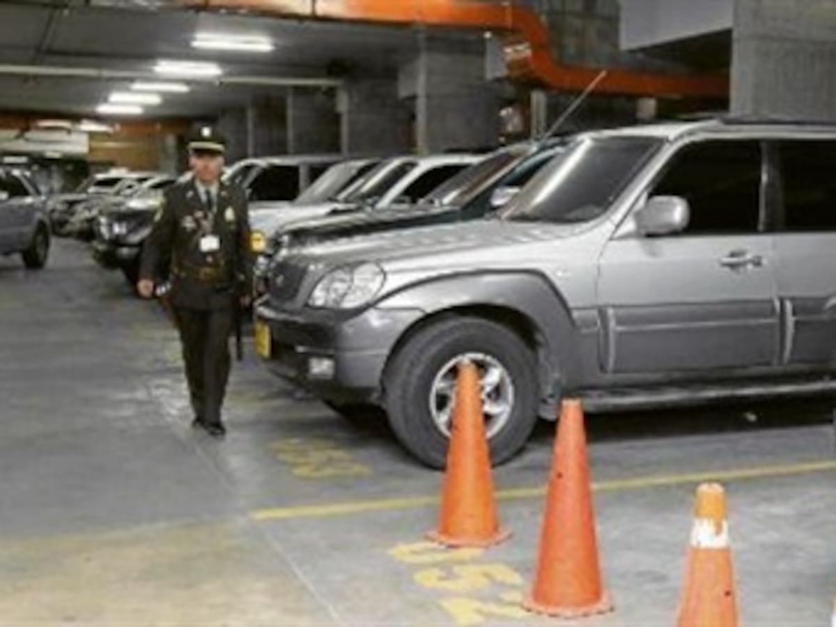 Senado dividido por asignación de carros en arriendo para su seguridad