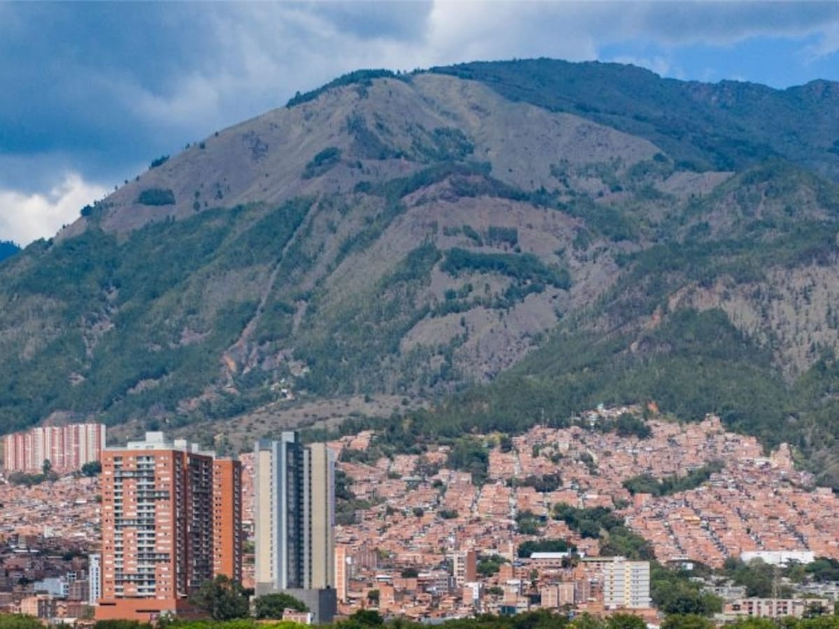 Gobernador busca llevar a la cárcel a quienes están destruyendo el Cerro Quitasol de Bello