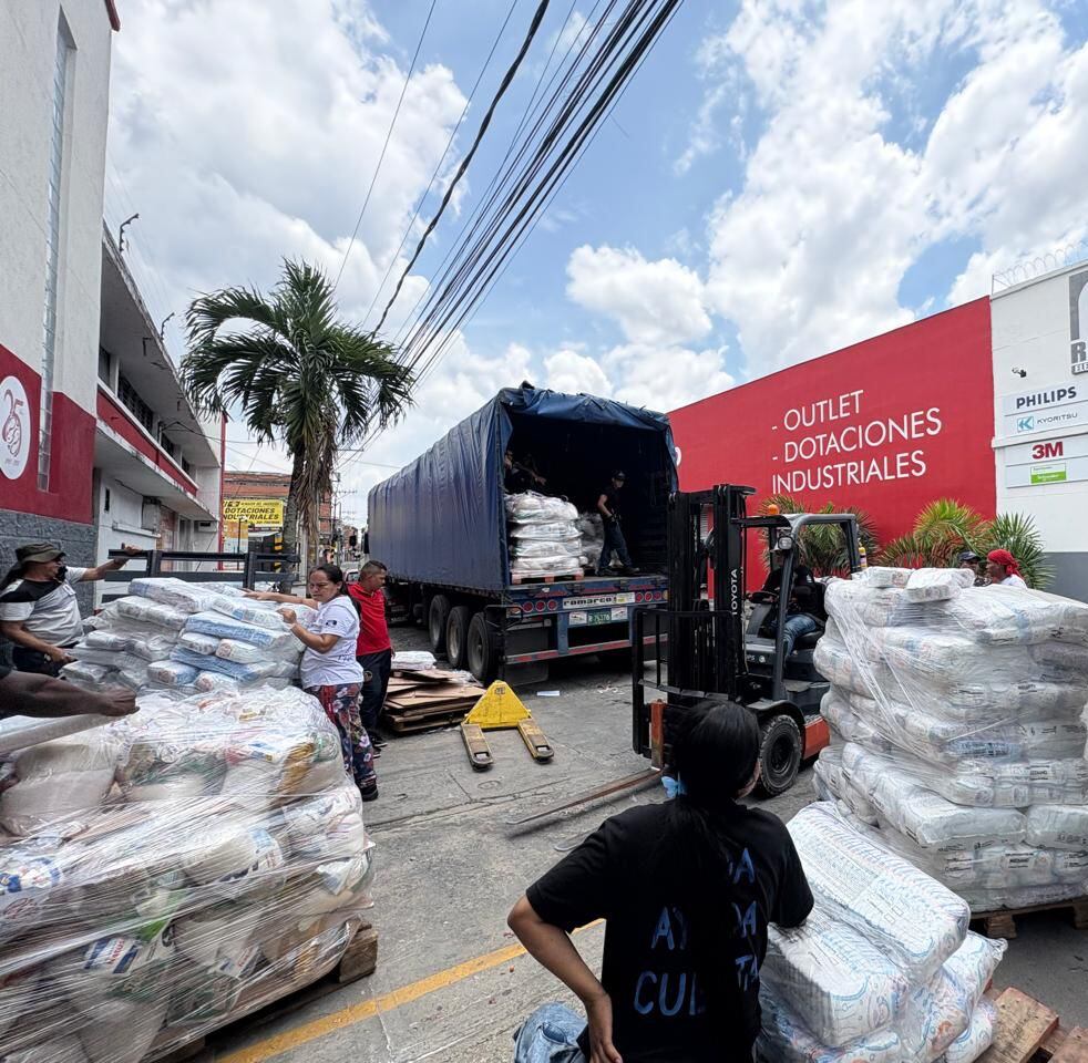 El proceso de recolección y preparación de la ayuda contó con el apoyo de empresas, donantes y voluntarios. Foto: Banco de Alimentos de Cali.