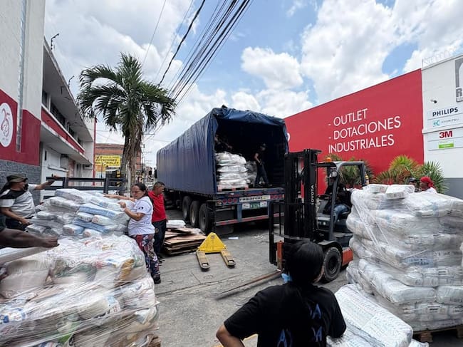 El proceso de recolección y preparación de la ayuda contó con el apoyo de empresas, donantes y voluntarios. Foto: Banco de Alimentos de Cali.