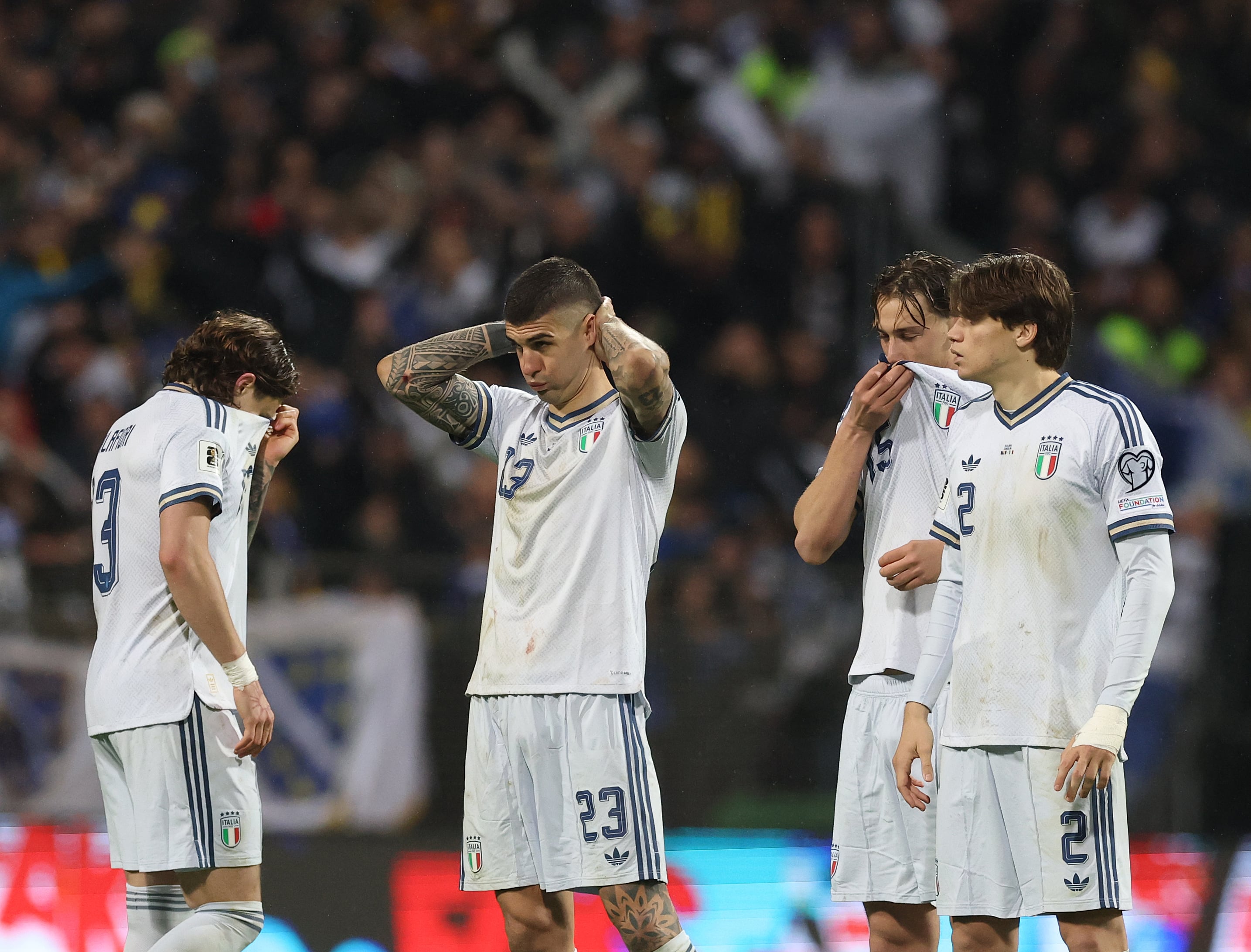 ZENICA, BOSNIA AND HERZEGOVINA - MARCH 31: Players of Italy reacts at the end of the FIFA World Cup 2026 European Qualifiers KO play-offs  match between Bosnia & Herzegovina and Italy at Stadion Bilino Polje on March 31, 2026 in Zenica, Bosnia and Herzegovina. (Photo by Claudio Villa - FIGC/FIGC via Getty Images)