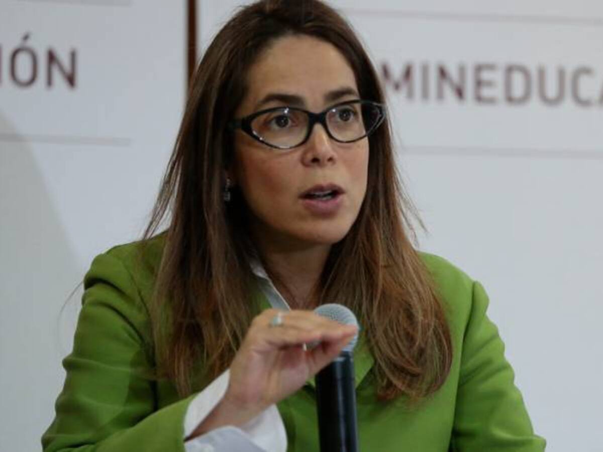 Mineducación llama a denunciar abusos de colegios con matrículas y útiles inútiles