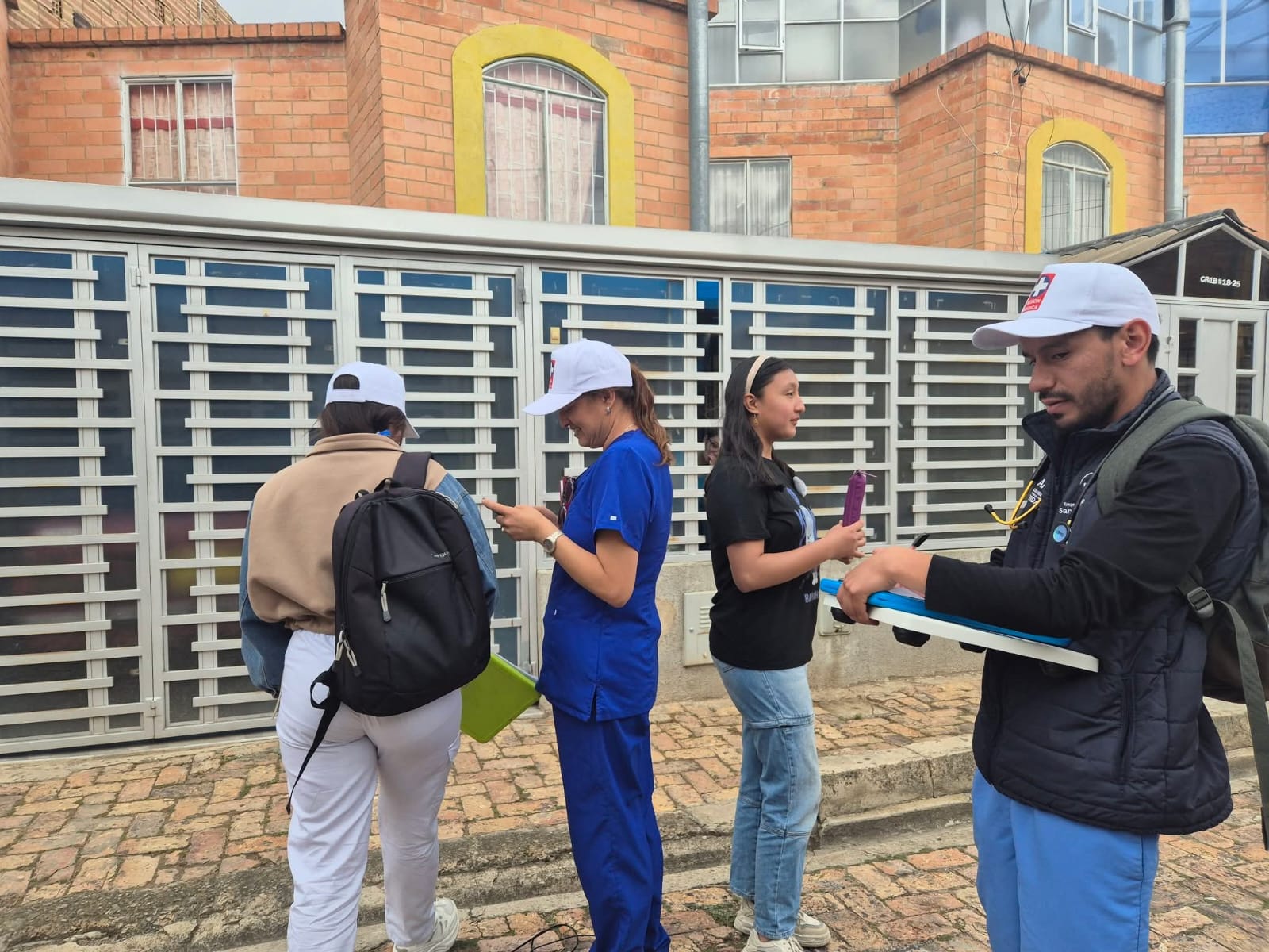 Los profesionales en salud de la ESE Santiago de Tunja estarán recorriendo los barrios y veredas en el sur de la ciudad / Foto: Prensa ESE Santiago de Tunja.